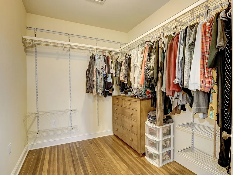 Walk-in Closet (bedroom 1)