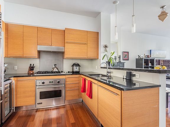 4th image of 10 W End Ave APT 11C