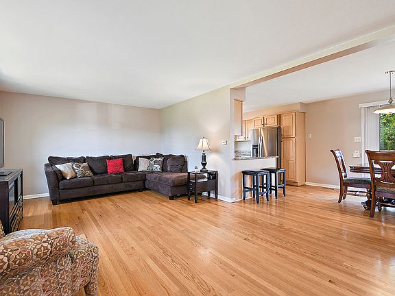 5th image of 17035 Hickory Ct