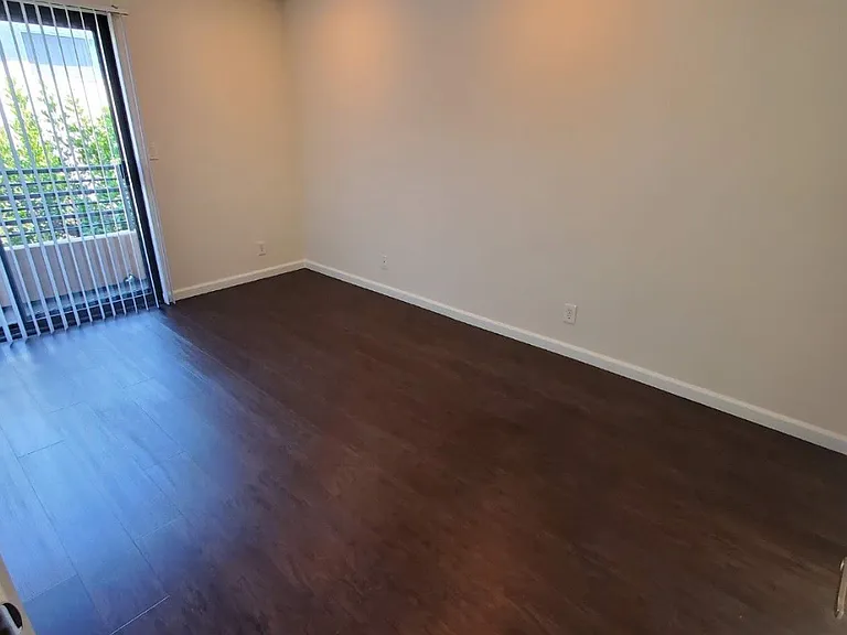 Burton Way Apartments — Photo 13
