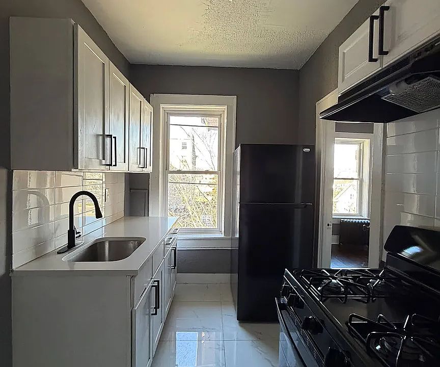 1st image of 719 Arlington Ave APT 5A