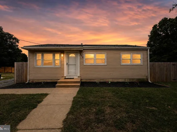 222 Cross Keys Rd, Berlin, NJ 08009