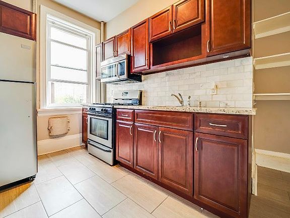 4th image of 134 Clifton Pl APT 2