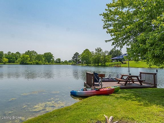 4th image of 70 Lakepoint Dr
