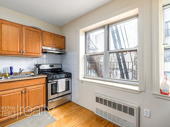 5th image of 294 Atlantic Ave APT 2