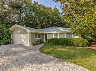 242 Circle Dr, Saint Simons Island, GA 31522