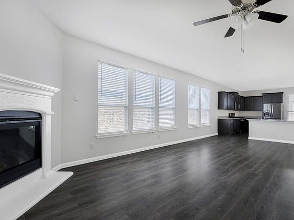 5th image of 3947 Oak Creek Cir