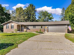 879 W 26th St, Holland, MI 49423