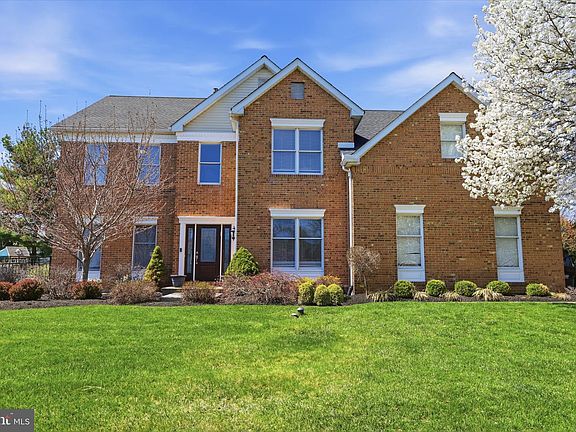 2nd image of 1413 Ridgewood Ln
