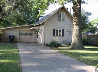 3605 SW 11th St, Topeka, KS 66604