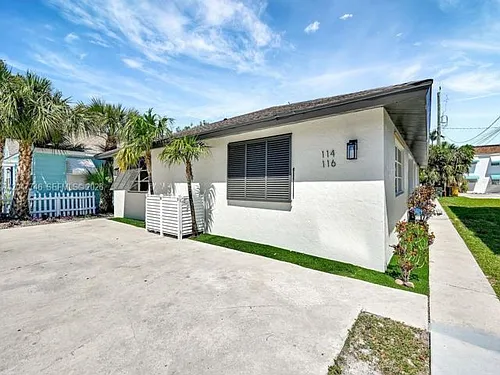 114 S Lakeside Dr Photo 1
