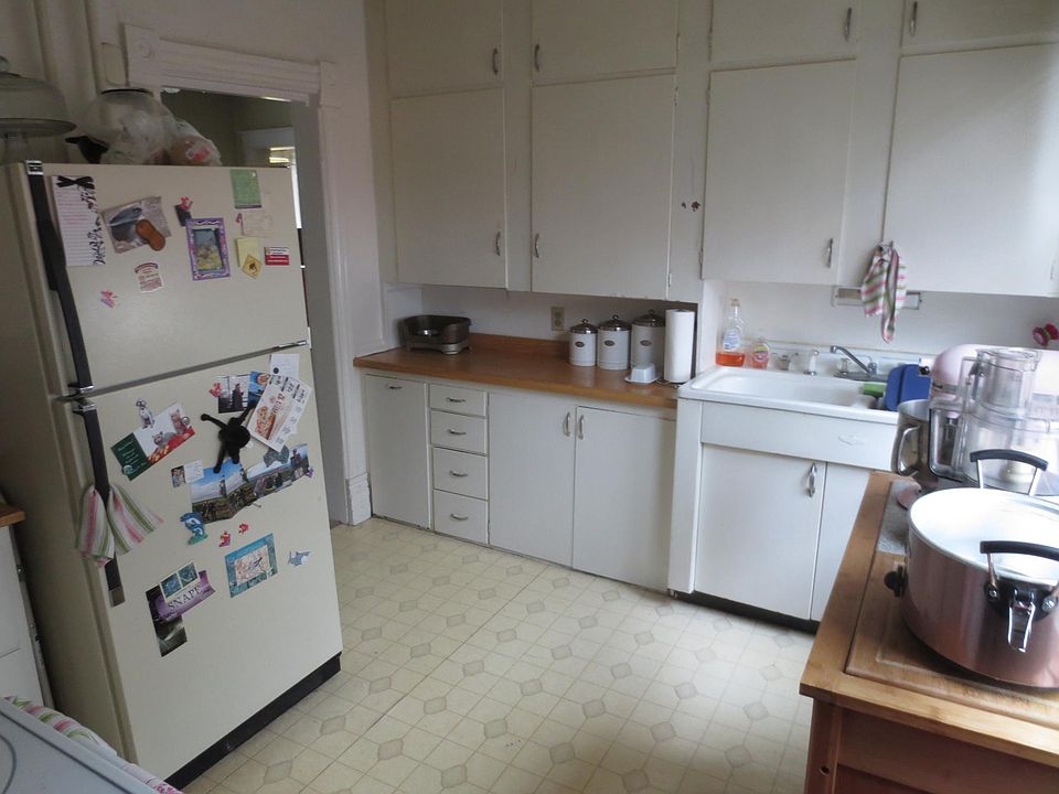2nd image of 228 W Irving Ave