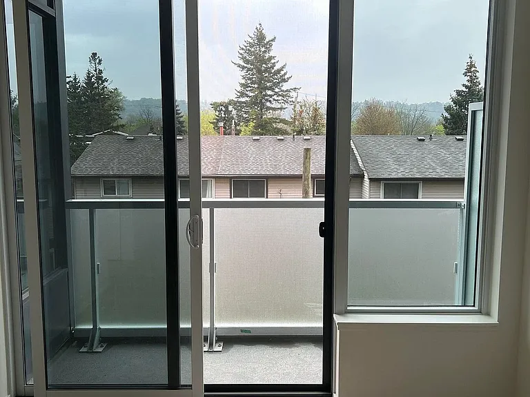 415 Main St W #304 — Photo 10