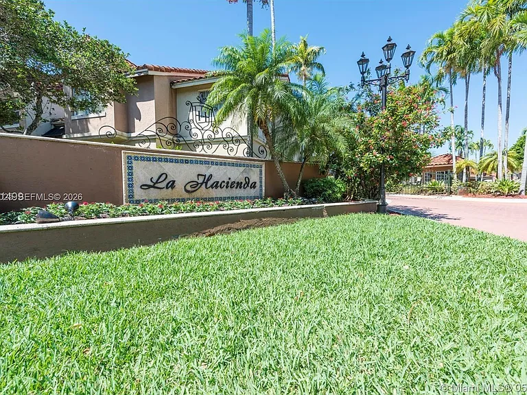 18310 NW 68th Ave #L — Photo 20