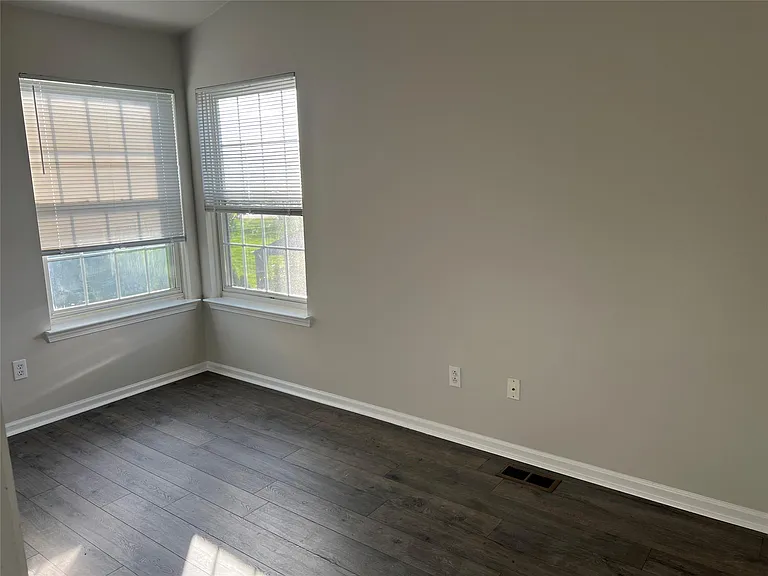 2802 Green Valley Dr — Photo 10