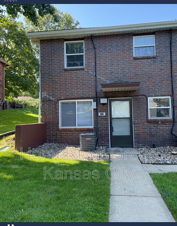 1st image of 904 NE 68th St