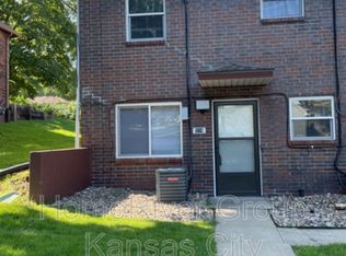 904 NE 68th St, Gladstone, MO 64118