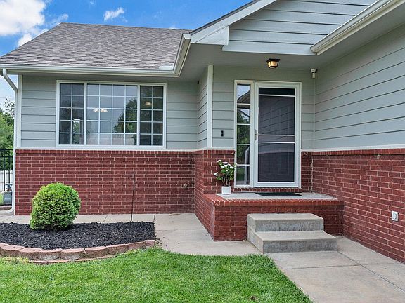 4th image of 1509 S Shiloh Ct