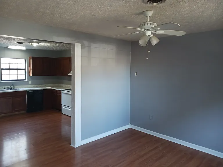 106 Jersey Dr — Photo 1