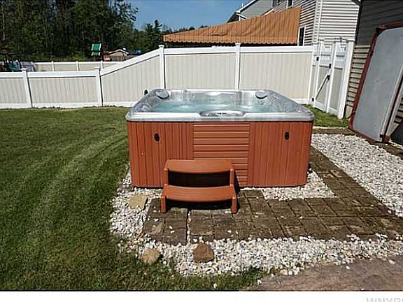5th image of 1430 Evergreen Dr