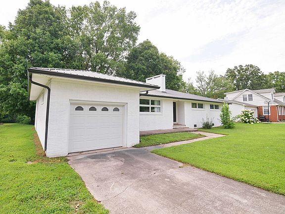 3rd image of 213 Fairlane Dr