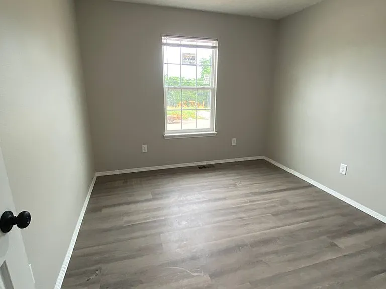 406 E Wright St — Photo 2