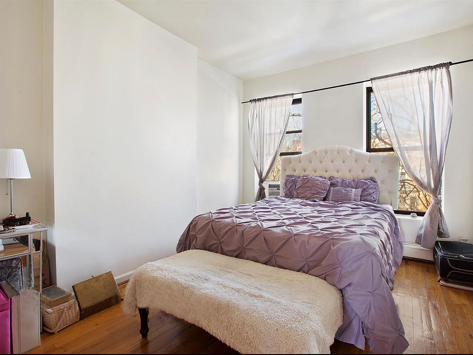 2nd image of 449 Macdonough St #2