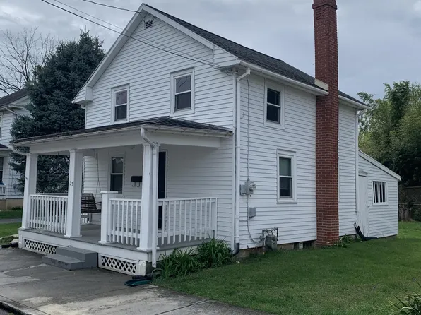 33 W High St, Hummelstown, PA 17036