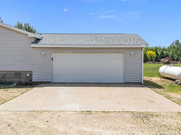 3rd image of 7961 Easy St