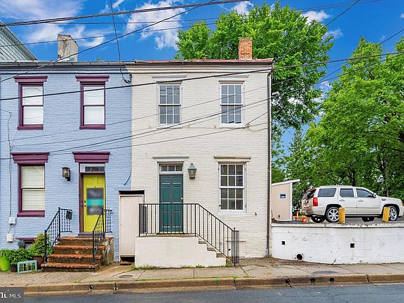 2nd image of 168 W All Saints St