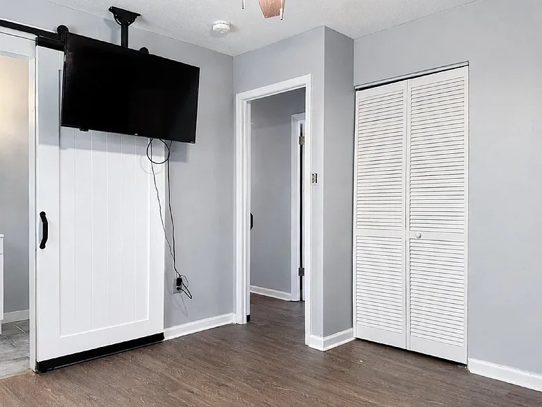 1621 Cloverdale Dr — Photo 15