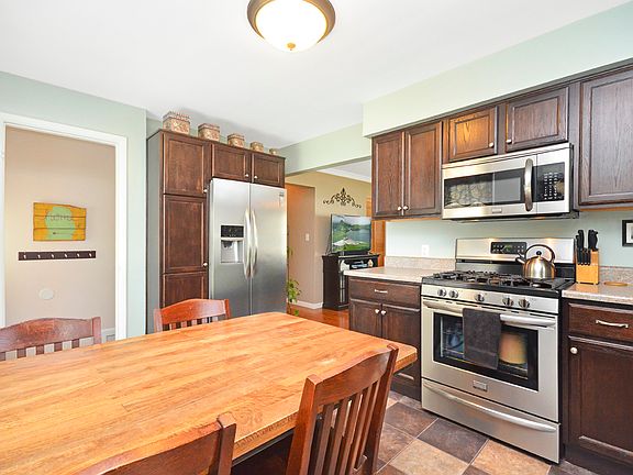 5th image of 403 W North St