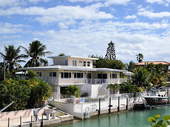 2nd image of 836 Gulf Dr
