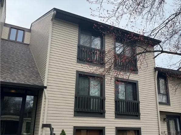 6310 Greenwood Pkwy APT 106, Sagamore Hills, OH 44067