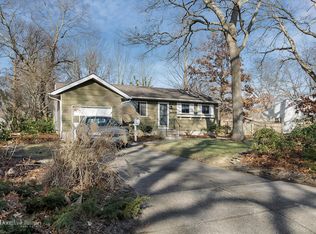5 Arrow Ln, Sayville, NY 11782