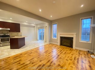 704 Courtney Valley Rd, Mississauga, ON L5V 0C3