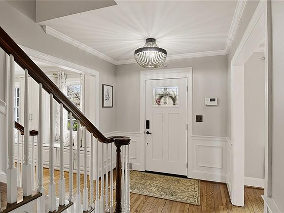3rd image of 2025 Sussex Ln