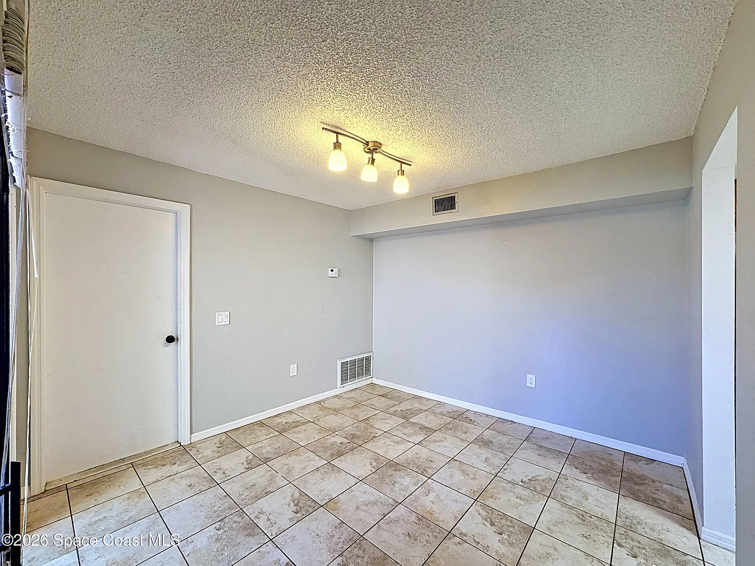 2 bed, 1.5 bath, 1184 sqft, $1,750 — Photo 3