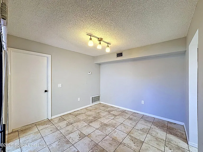 48 Bogart Pl — Photo 3