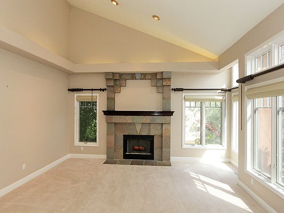 3rd image of 957 E Northbonneville Dr