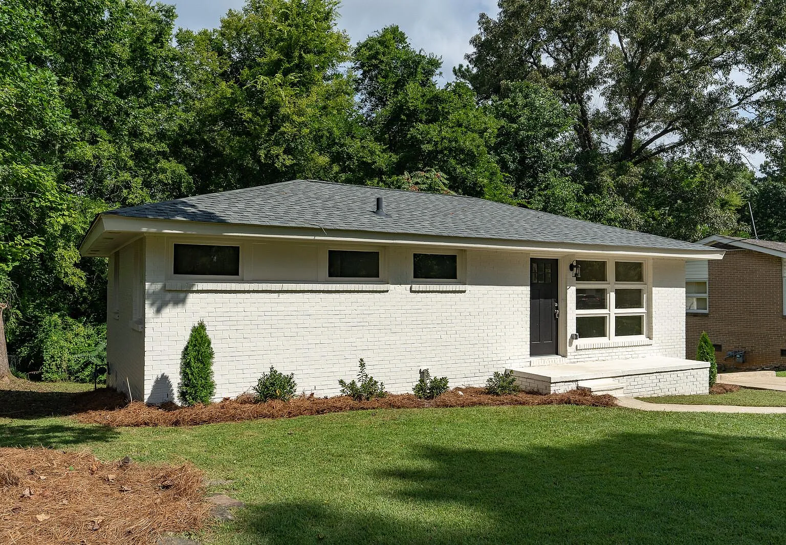 3 bed, 1047 sqft, $1,925 — Photo 2