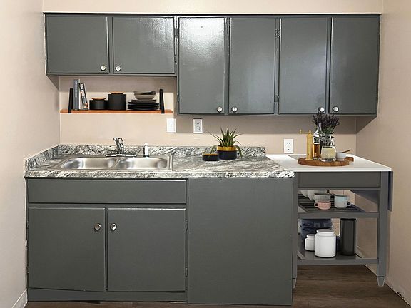 3rd image of 4015 Summer Ave #1