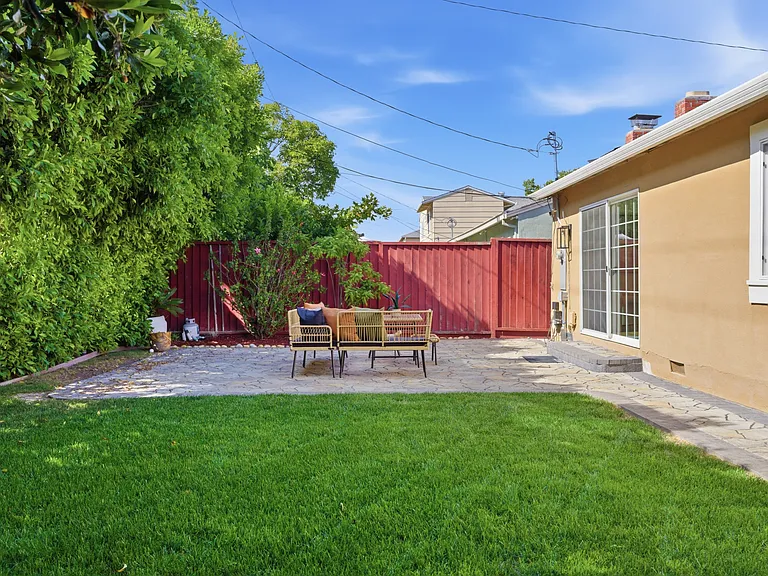 1850 Briarwood Dr — Photo 34