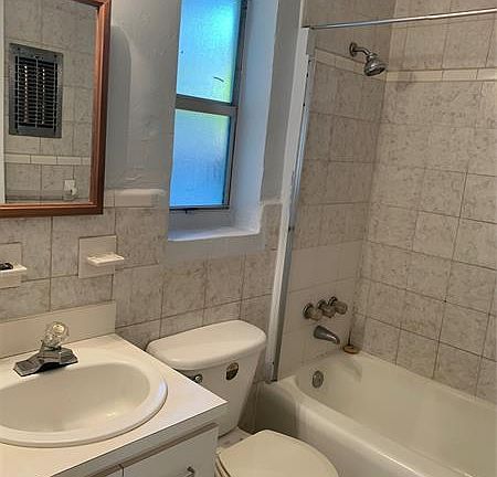 4th image of 539 NE 14th Pl #1