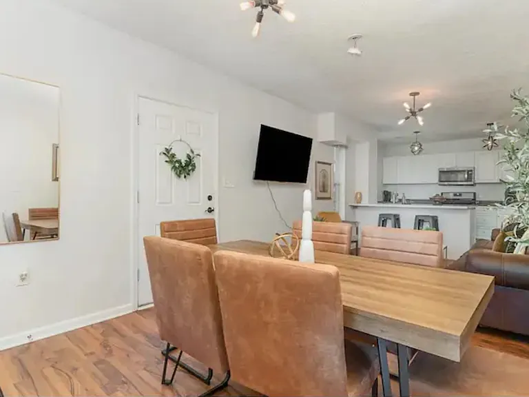 916 Mount Hope Ave #2 — Photo 9