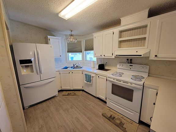 2nd image of 5272 Laurel Oak Dr
