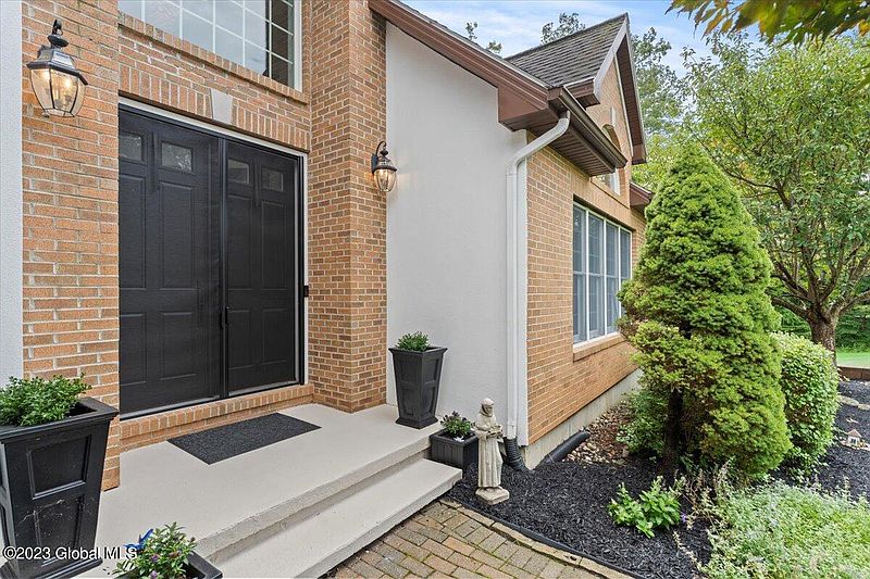 5th image of 19 Eliot Drive
