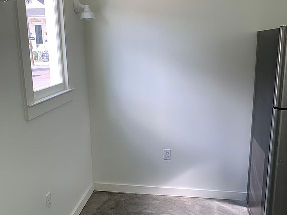 4th image of 925 1st St