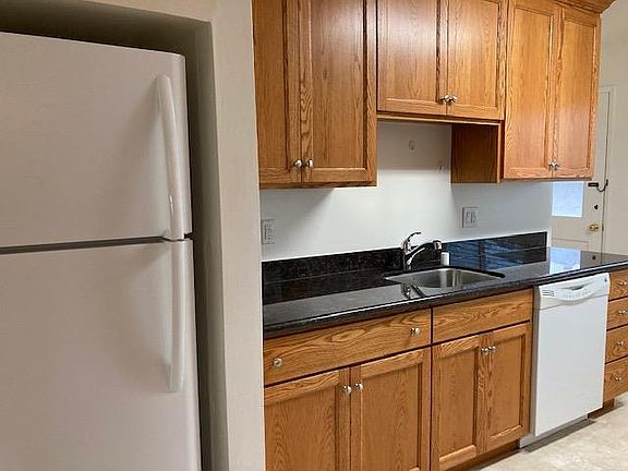 4th image of 841 Maple Ave