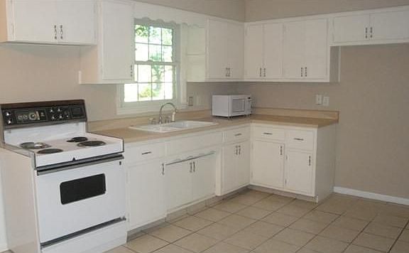 4th image of 47 E Albert Dr